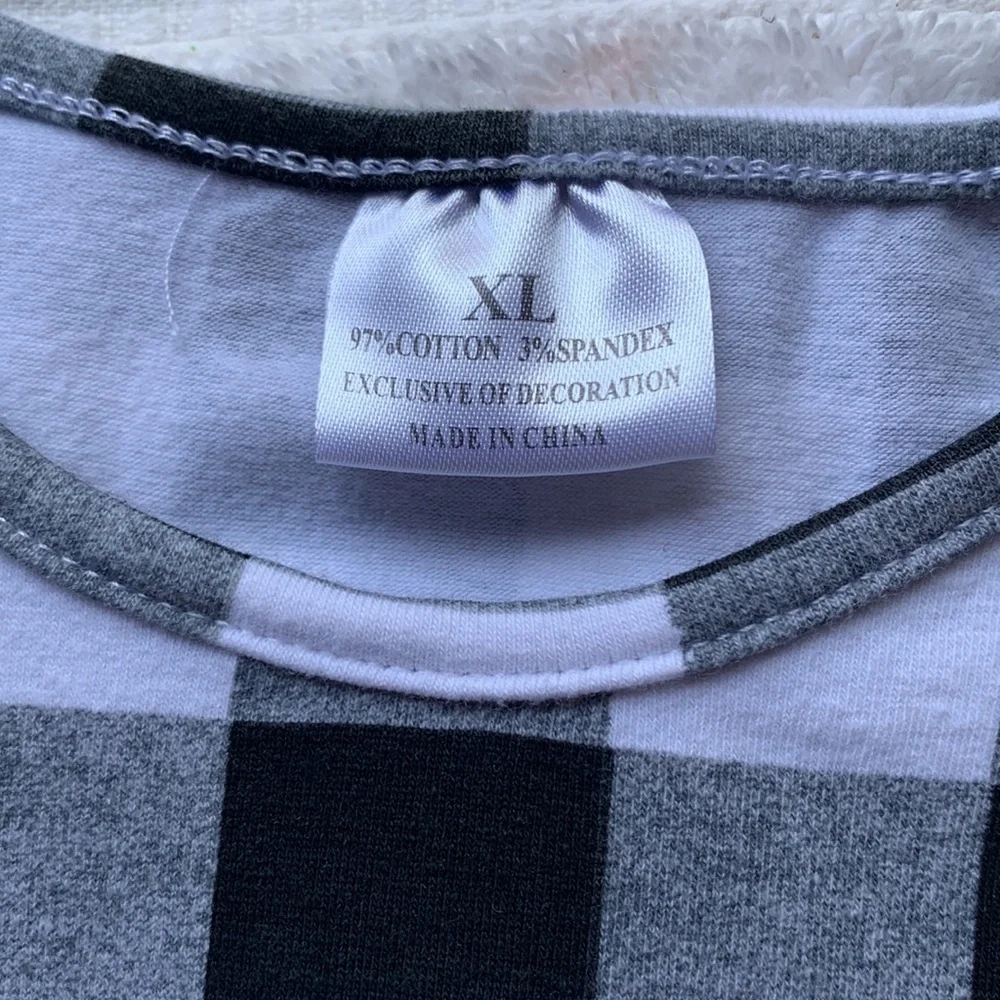 Girls long sleeve top. Size XL. (Fits like a 5/6).